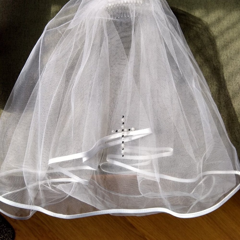 First Communion Veil - Picture 2 of 3
